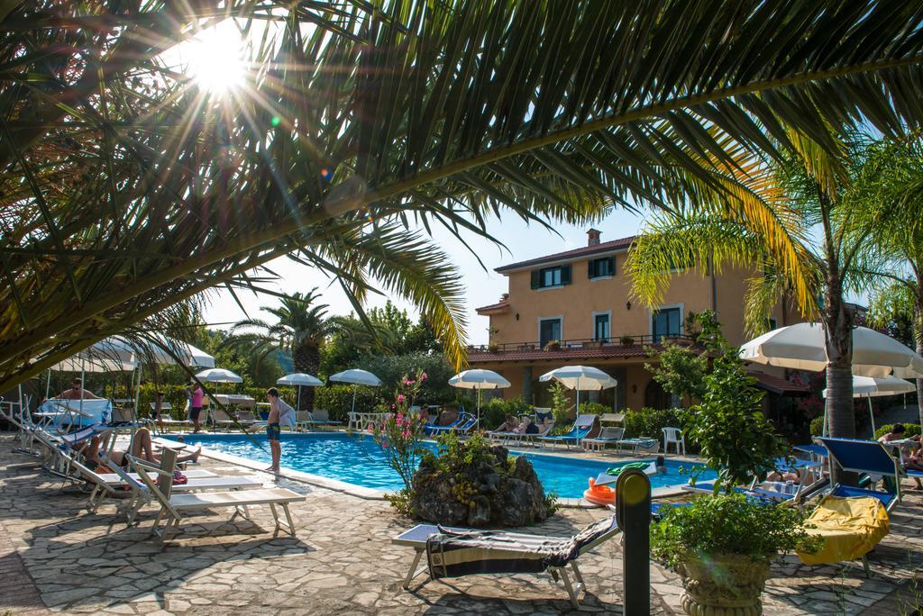 E Villamirella Aparthotel